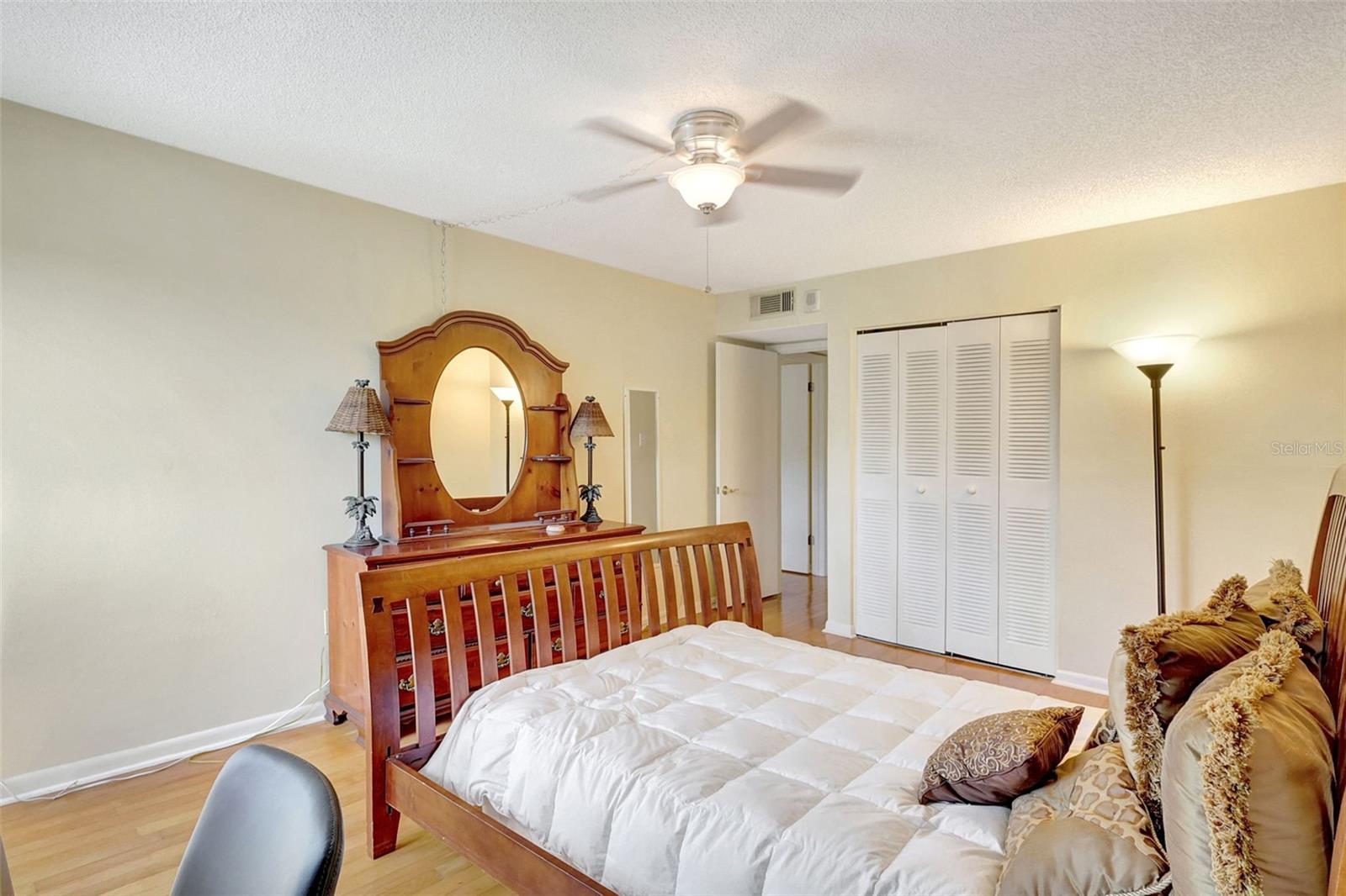 660 Island Way #708 Property Photo 27
