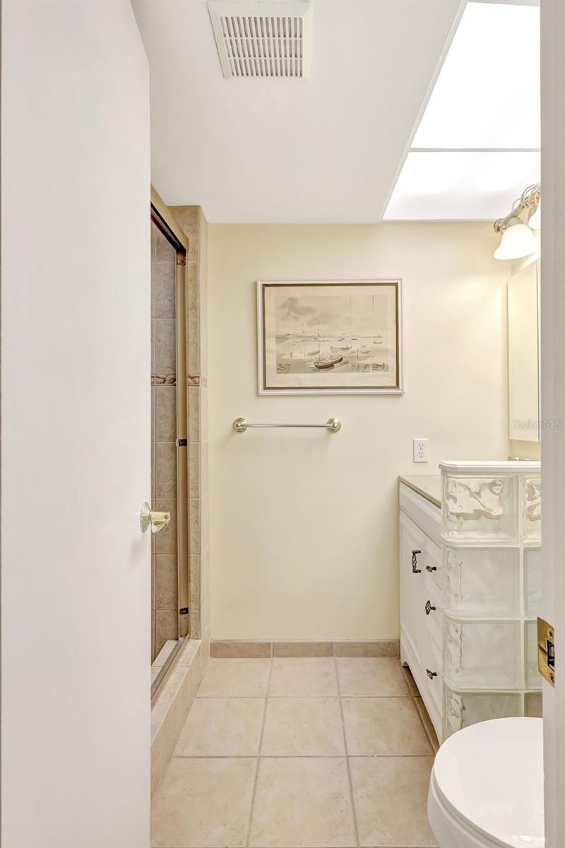 660 Island Way #708 Property Photo 29
