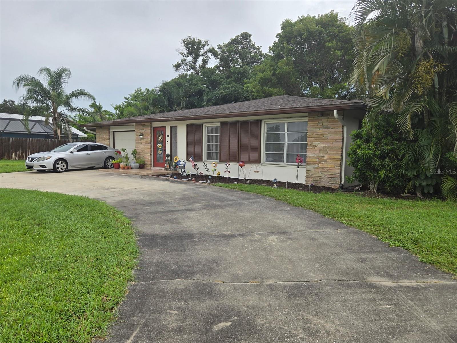 172 Coral Vine Dr Property Photo 1