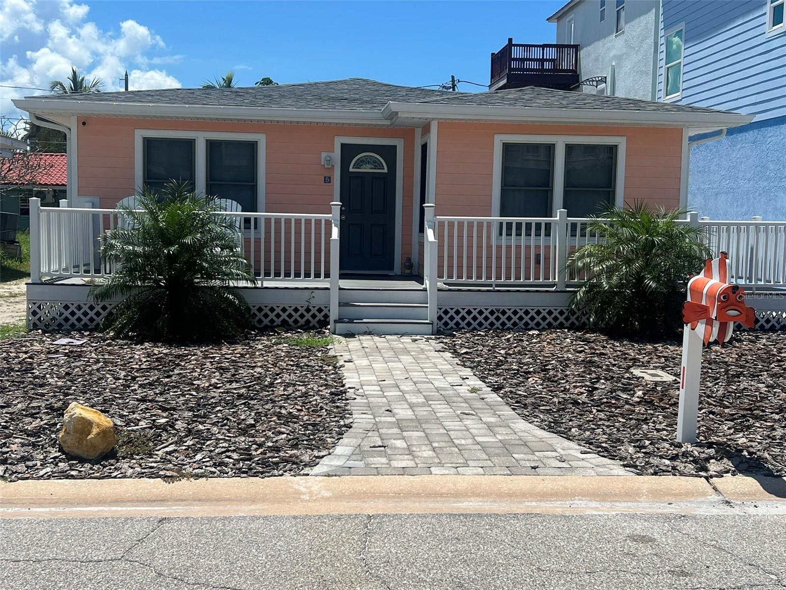 5 82ND AVE Property Photo 1