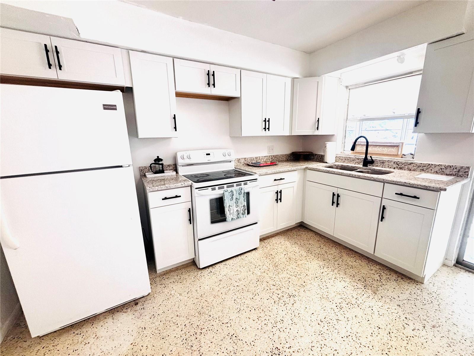 6125 Beacon Point Dr Property Photo 4