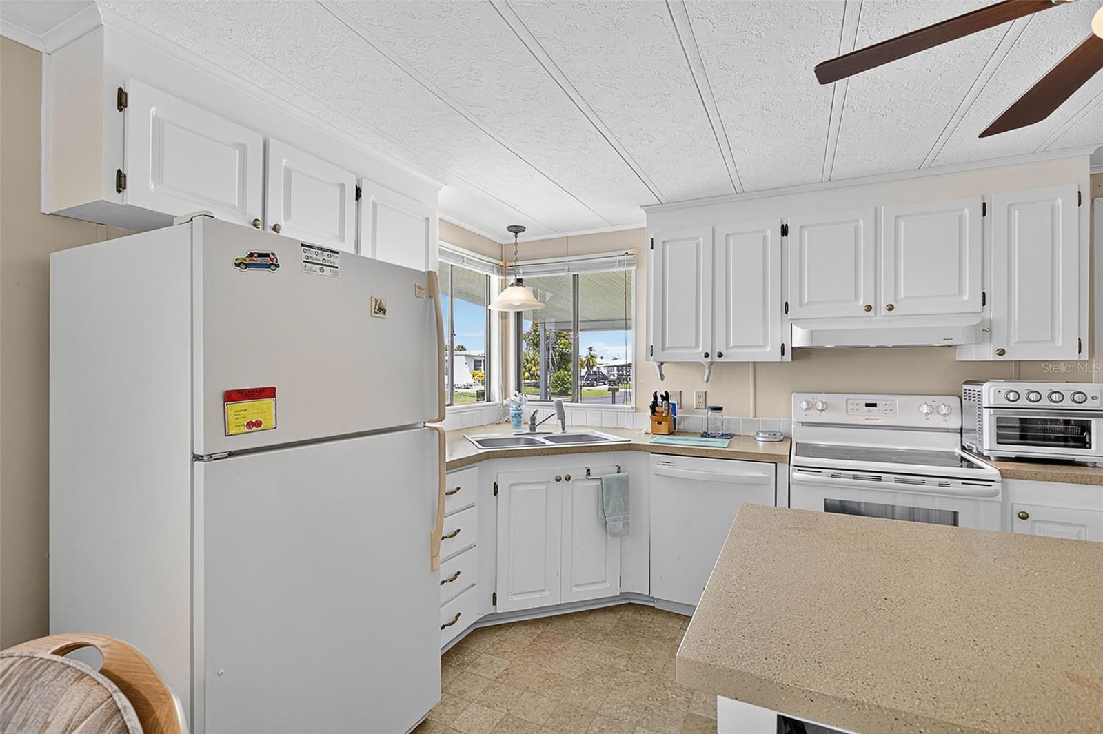 658 La Sala Property Photo 7
