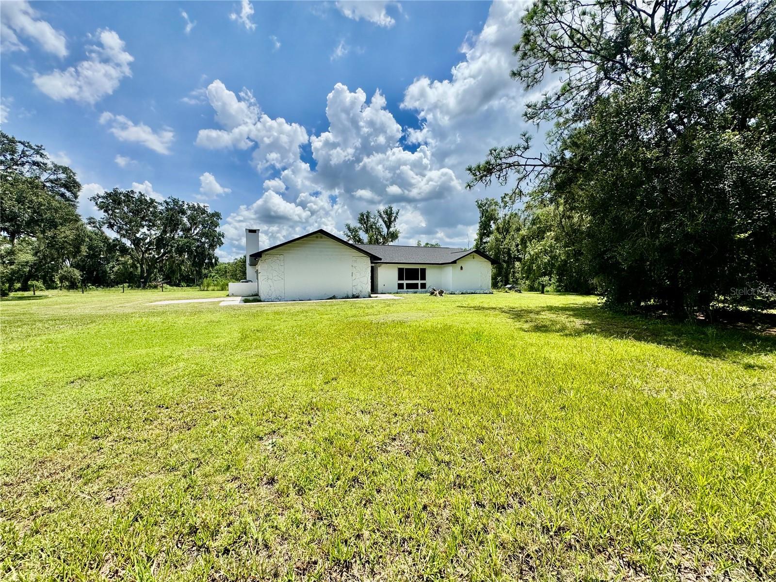 5812 N Dormany Rd Property Photo 1