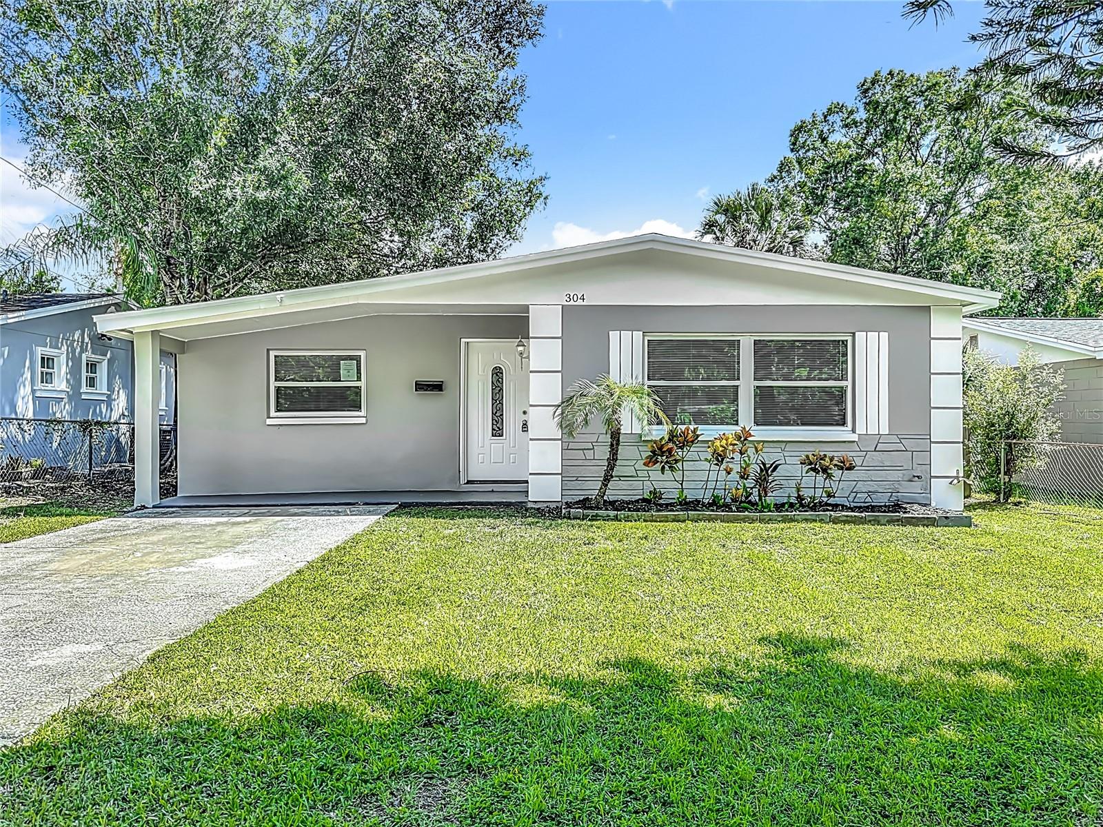 304 W Fern St Property Photo 1