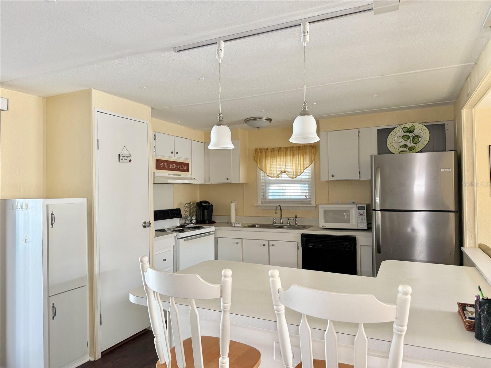 34648 Sweetpea Ln Property Photo 10