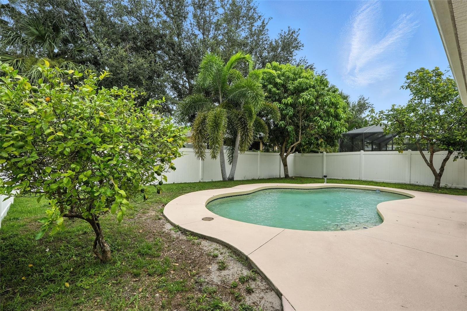 10043 Winding River Rd Property Photo 32