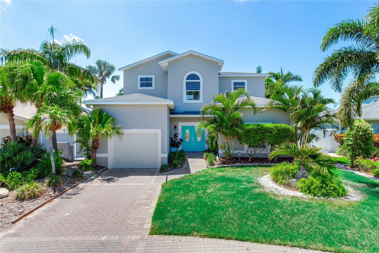 17081 Dolphin Dr Property Photo 2