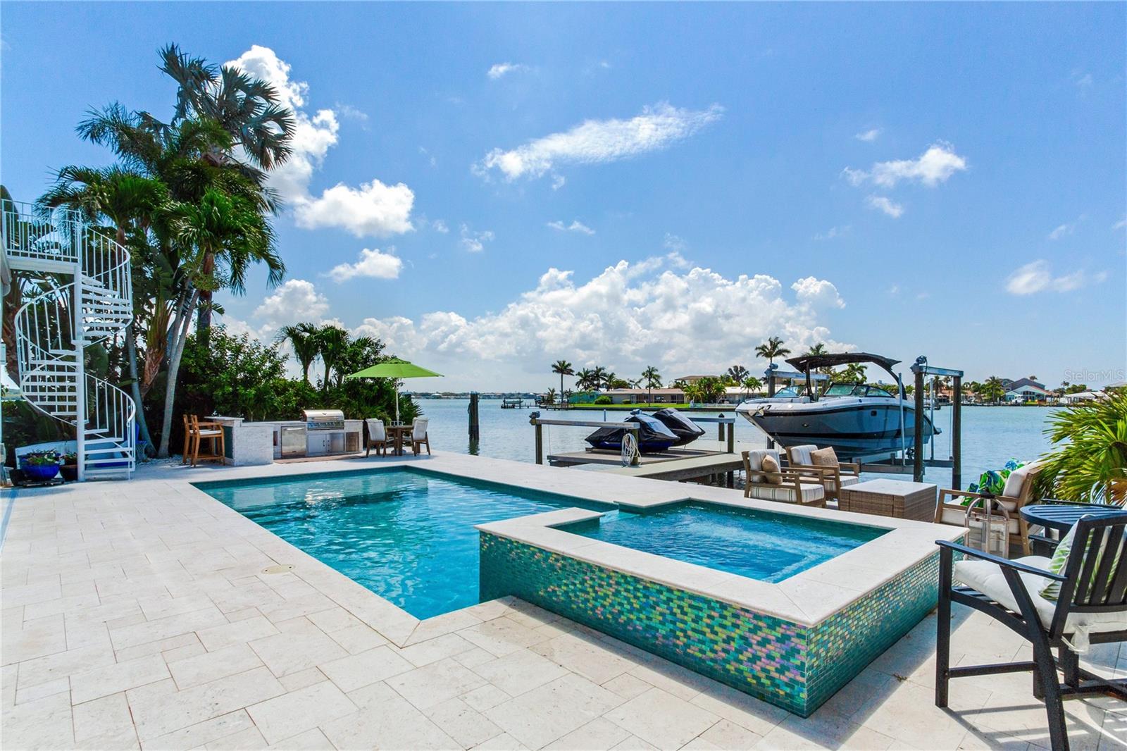 17081 Dolphin Dr Property Photo 3