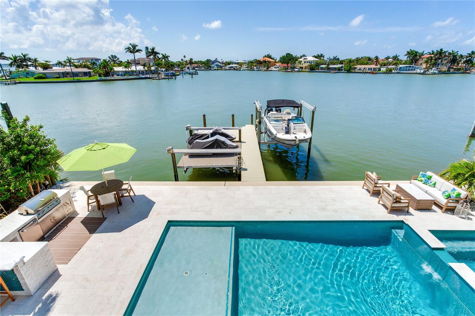 17081 Dolphin Dr Property Photo 4