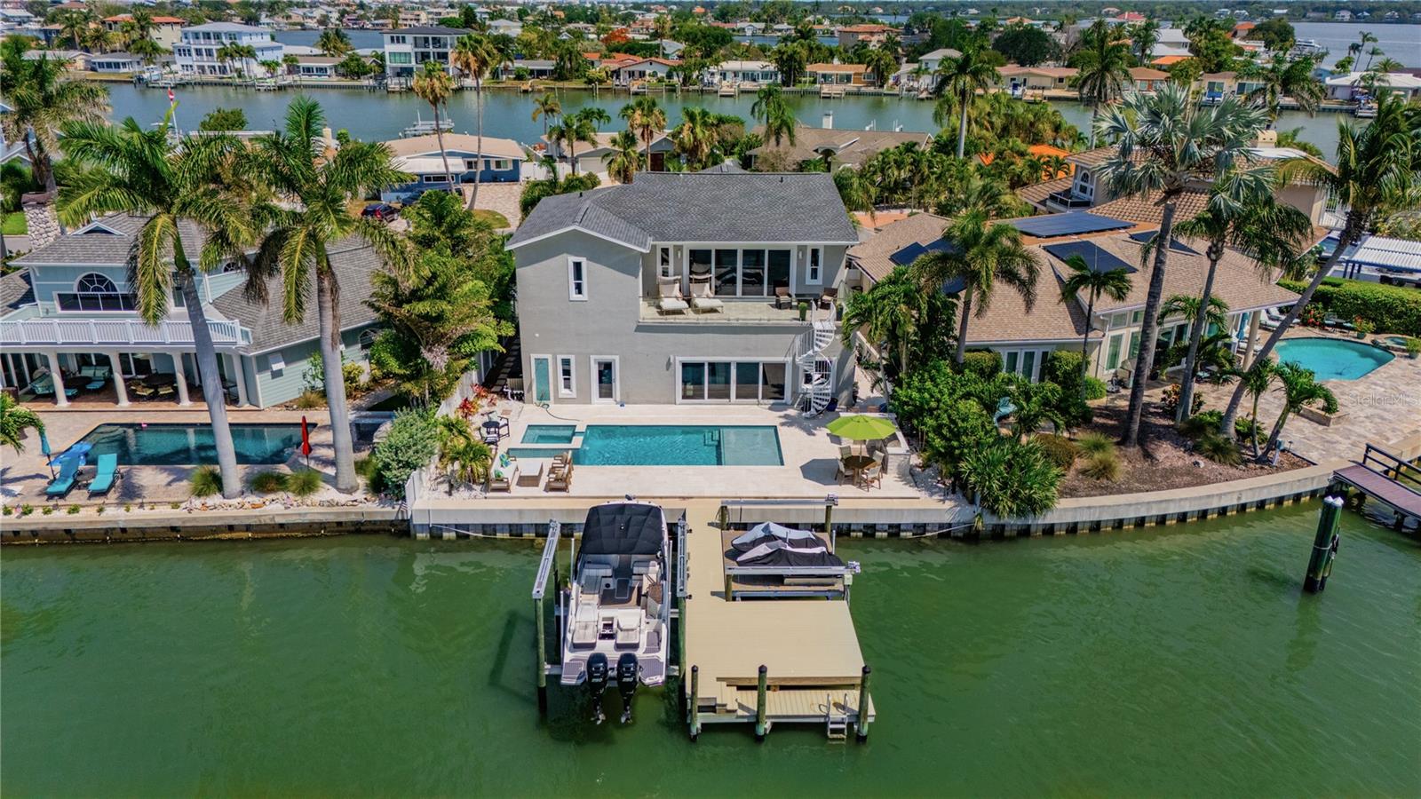 17081 Dolphin Dr Property Photo 8