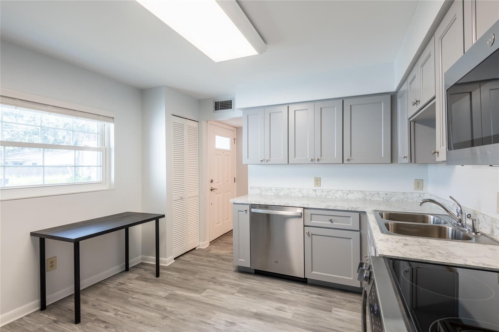 3202 W De Leon St #b Property Photo 6