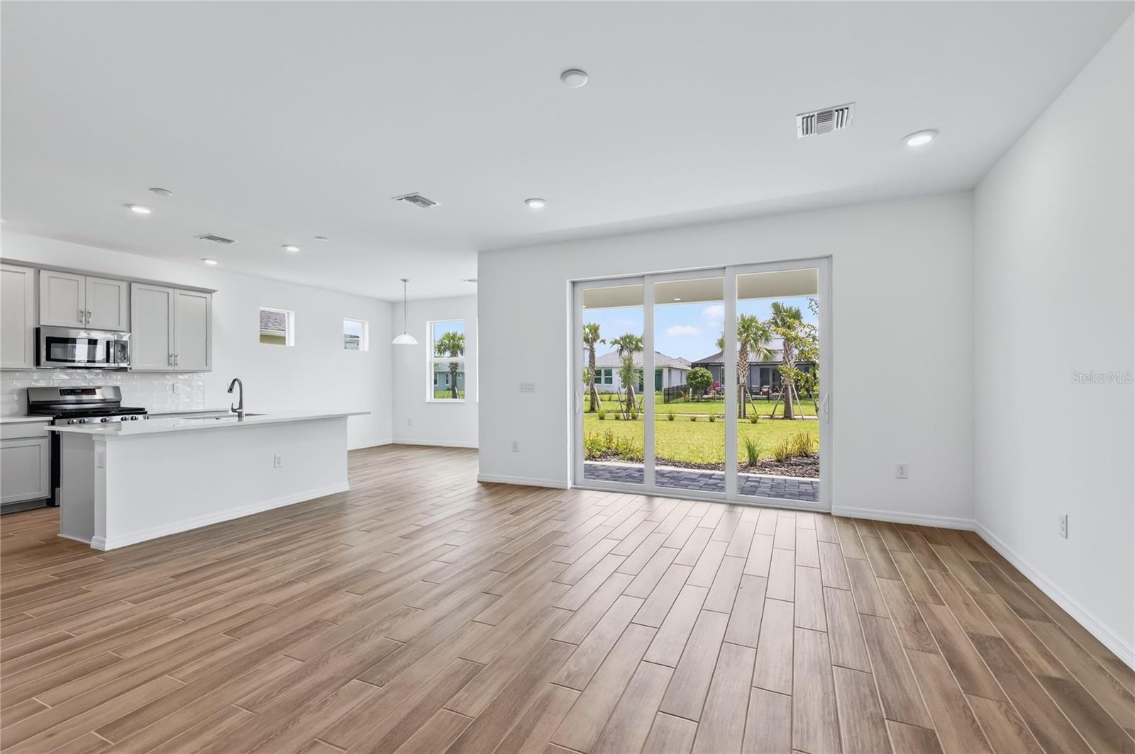 15811 Elina Sky Dr Property Photo 5