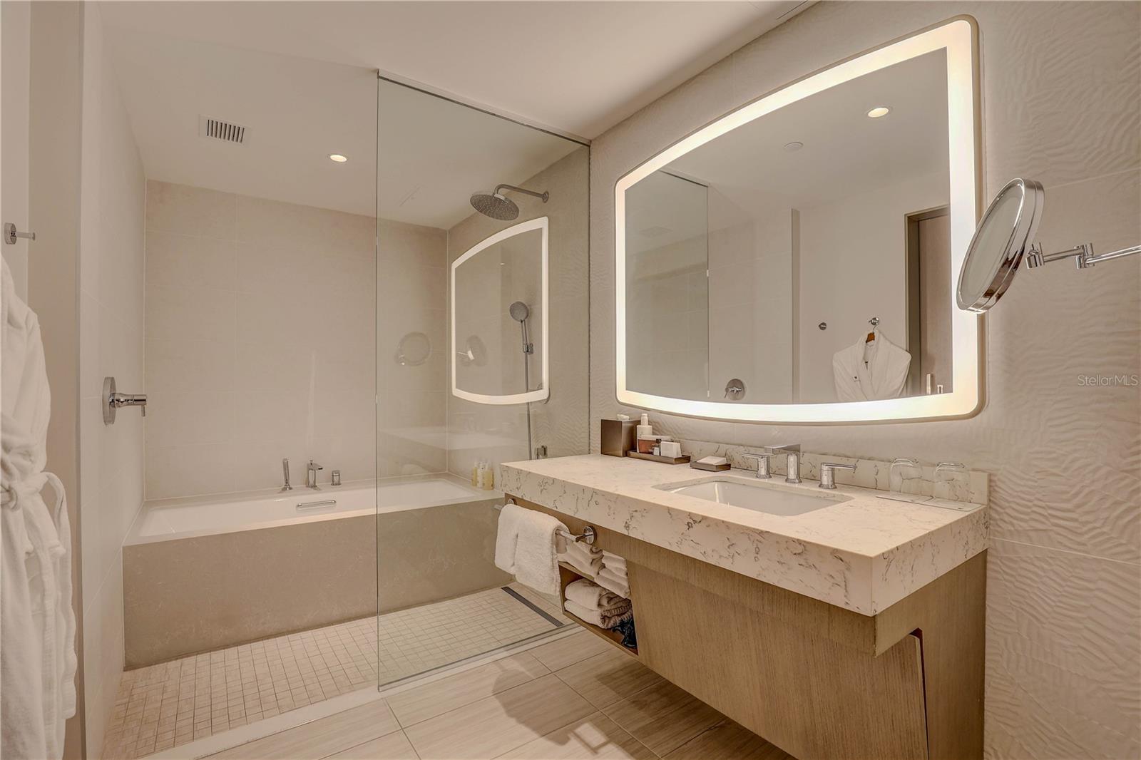 691 S Gulfview Blvd #1608 Property Photo 11