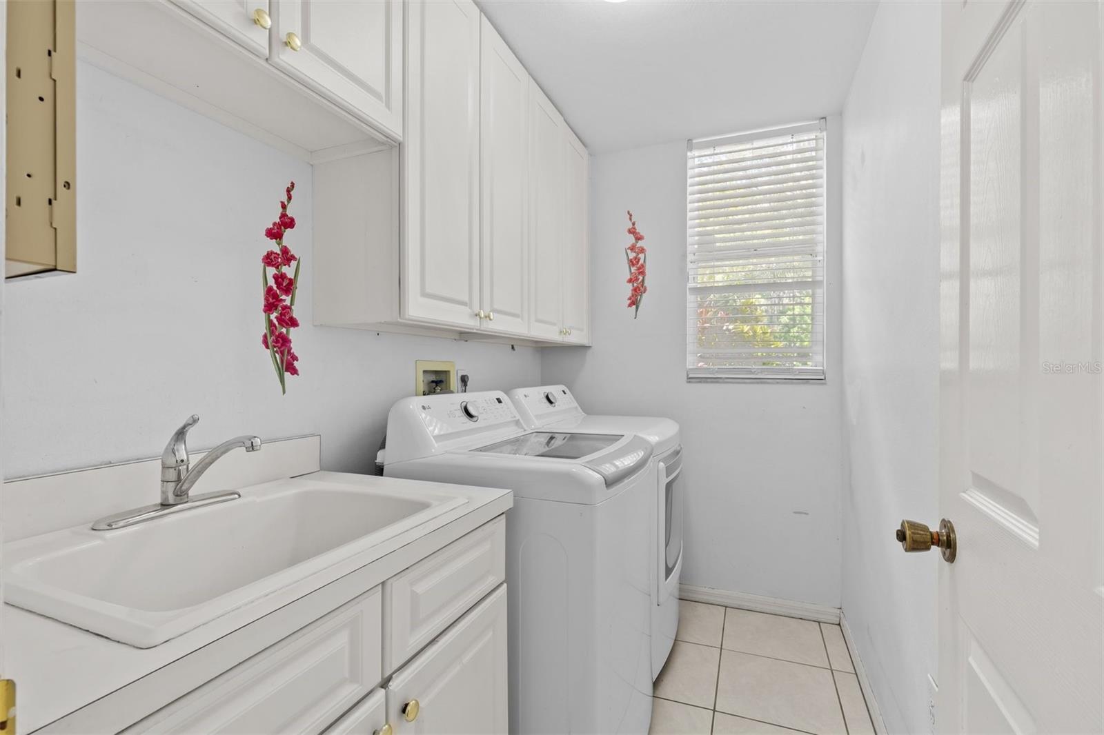2328 Warwick Dr Property Photo 35