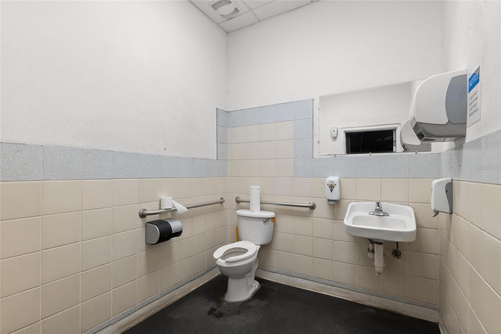 1500 L And R Industrial Blvd #bldg. D Property Photo 27