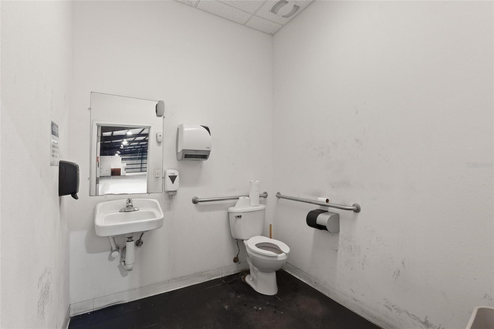 1500 L And R Industrial Blvd #bldg. D Property Photo 28