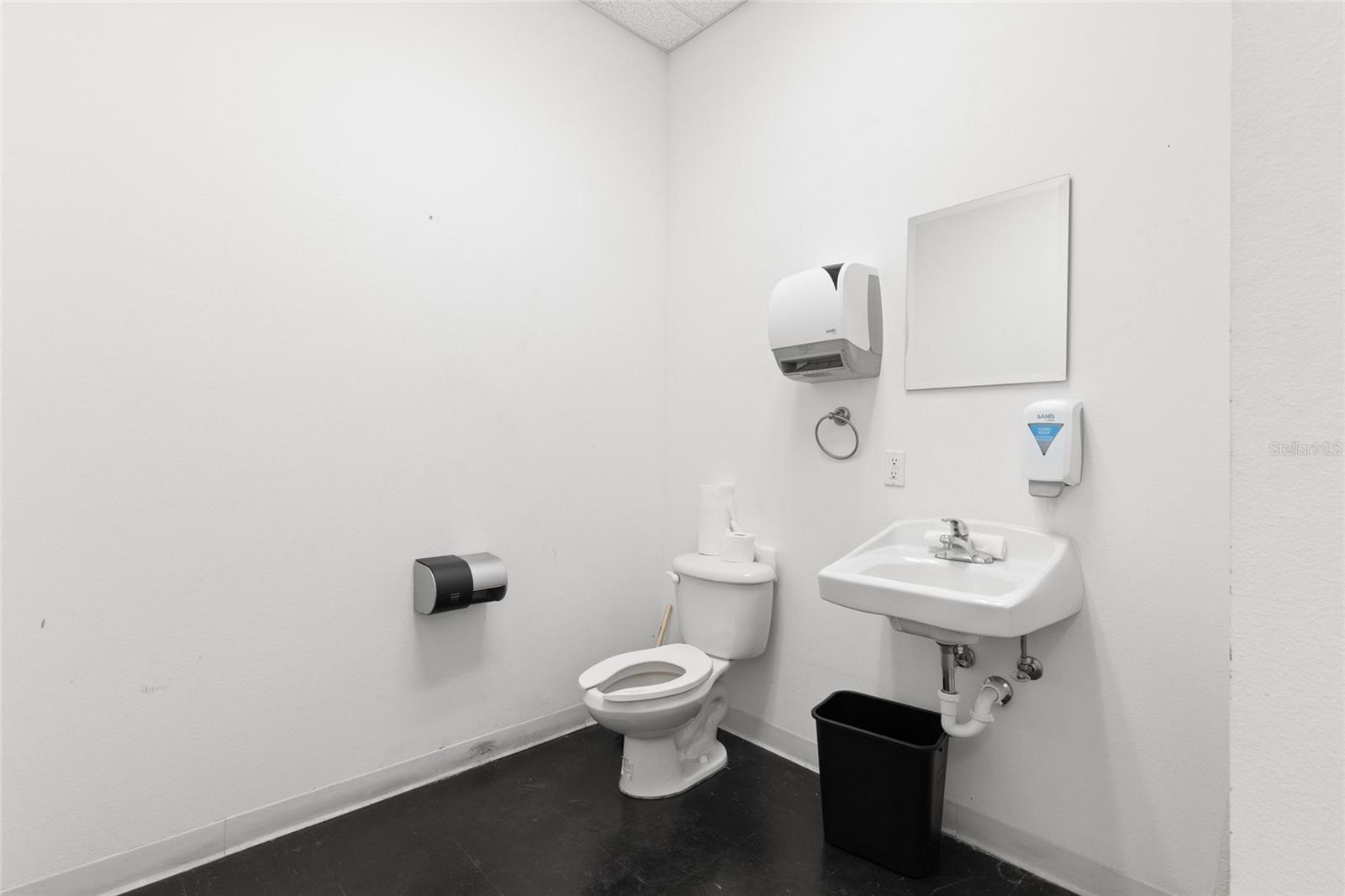 1500 L And R Industrial Blvd #bldg. D Property Photo 29
