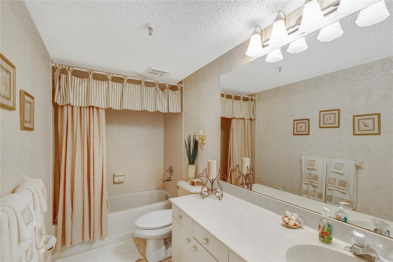 1582 Gulf Blvd #1506 Property Photo 19