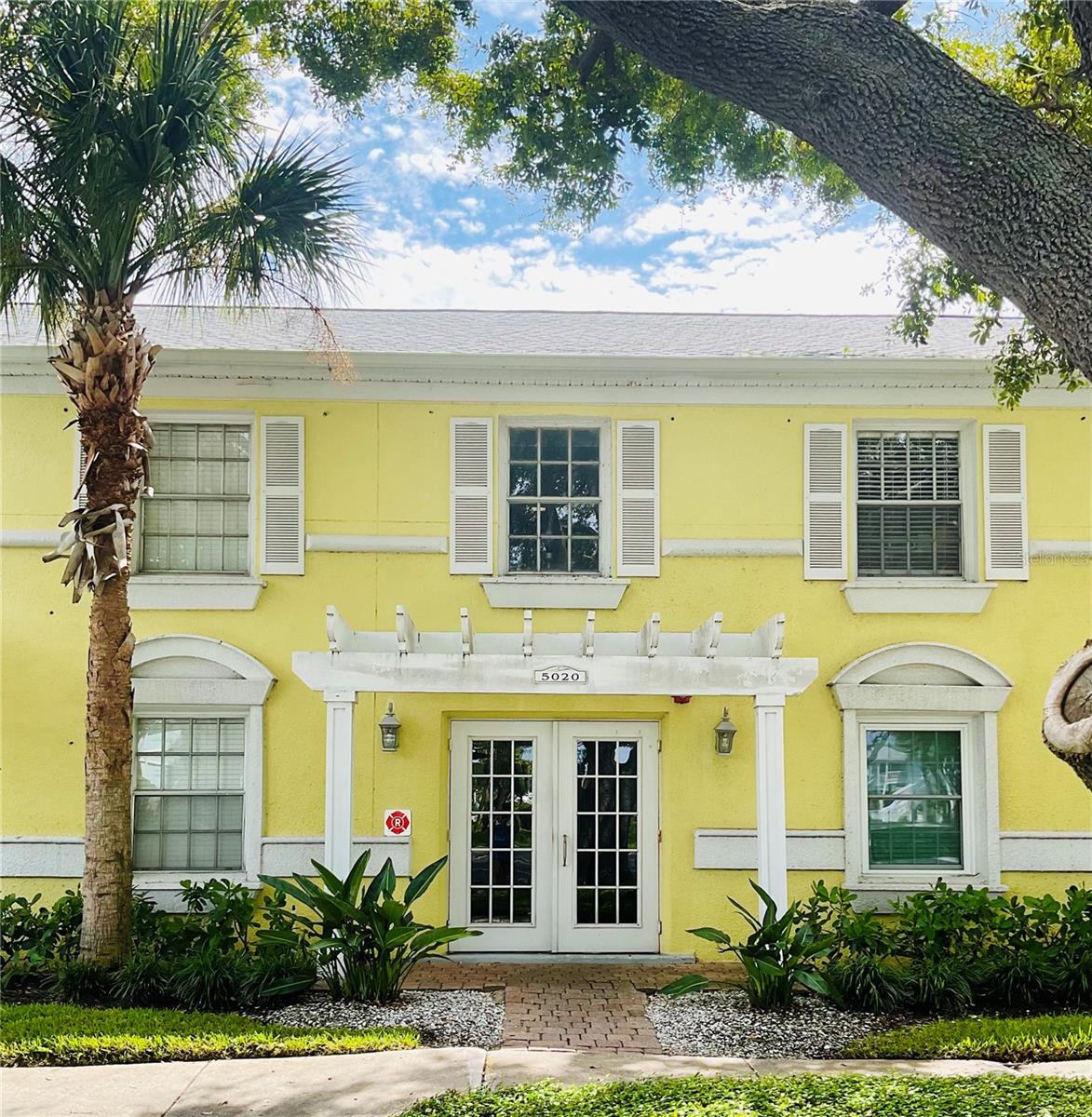 5020 BEACH DR SE #D Property Photo 1