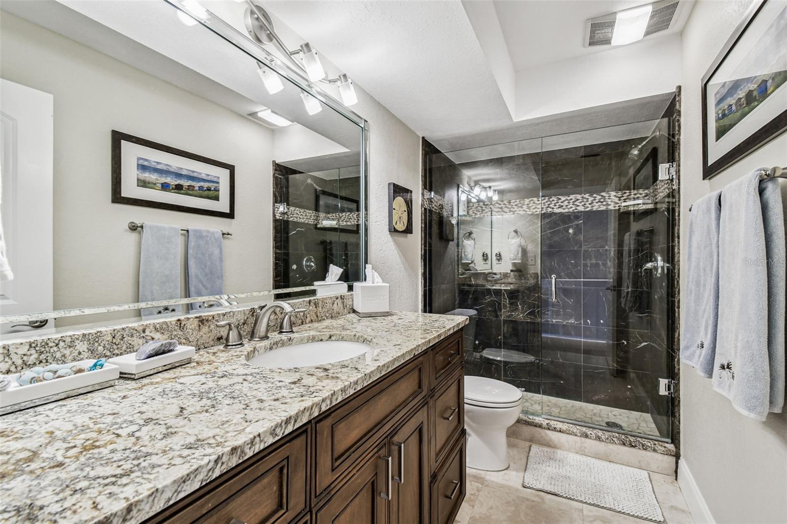 127 1st St E #103 Property Photo 9