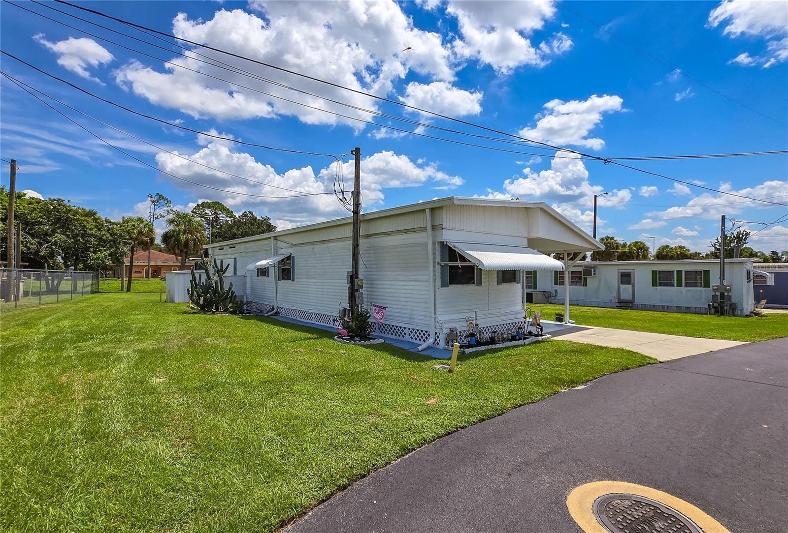 6132 Harriet St Property Photo 4