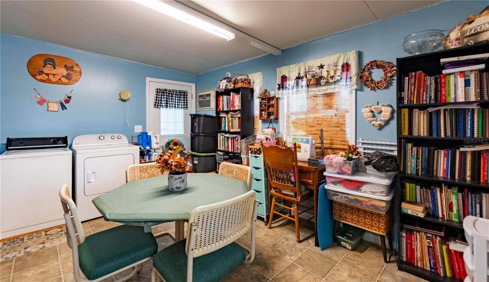 6132 Harriet St Property Photo 14