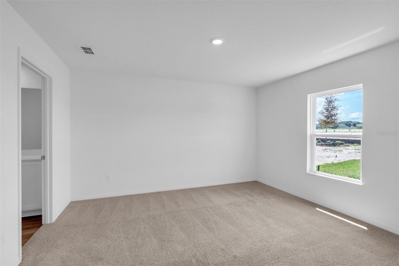 40 Presidential Ln Property Photo 10