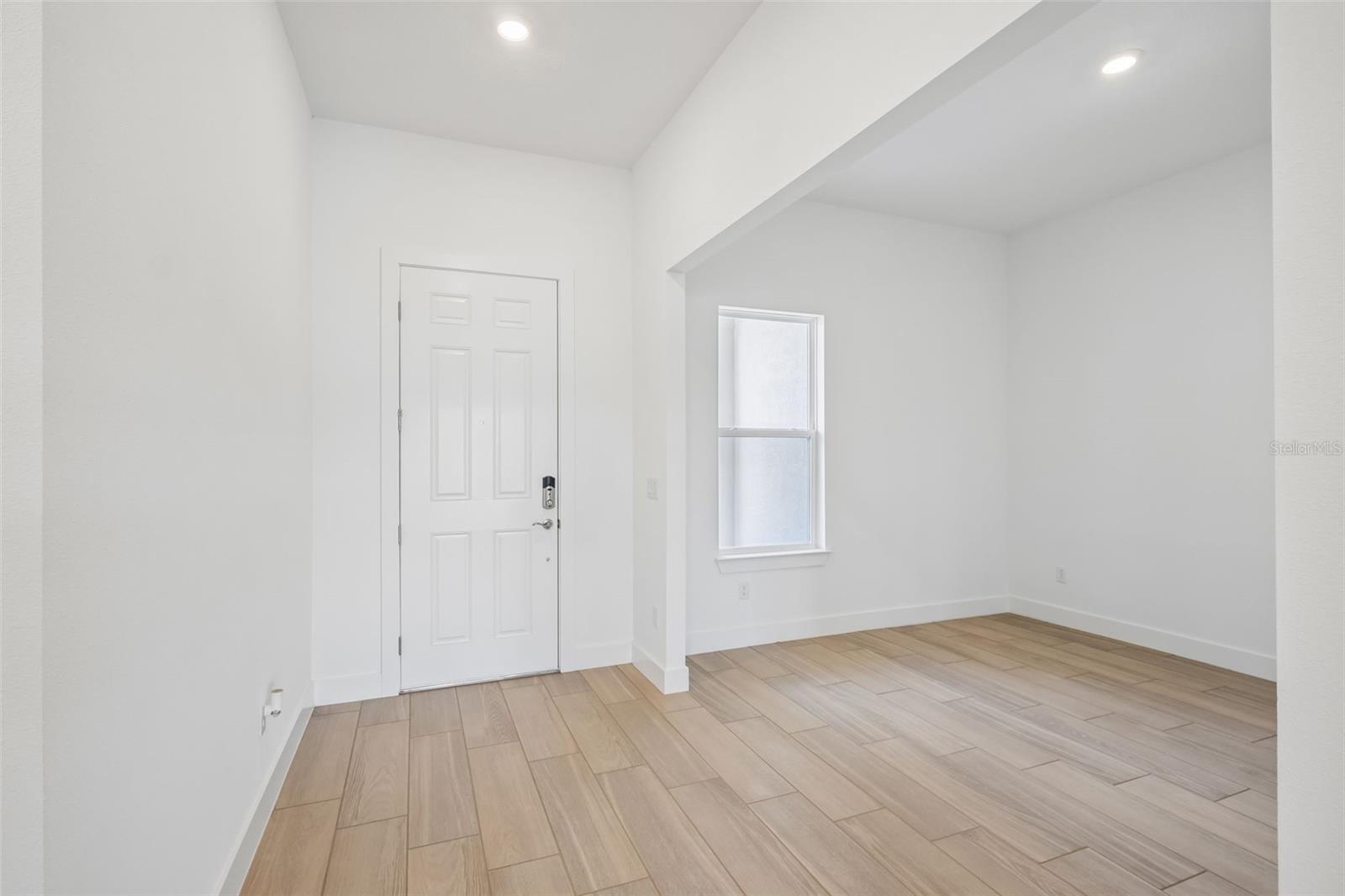 16694 Harvest Leaf Rd Property Photo 3