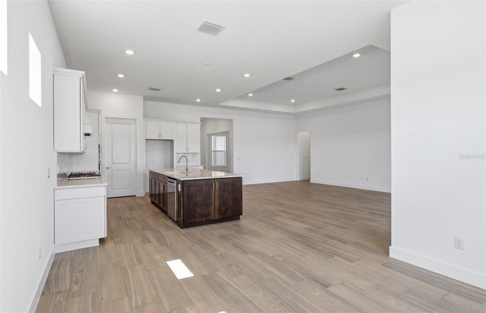 16694 Harvest Leaf Rd Property Photo 4