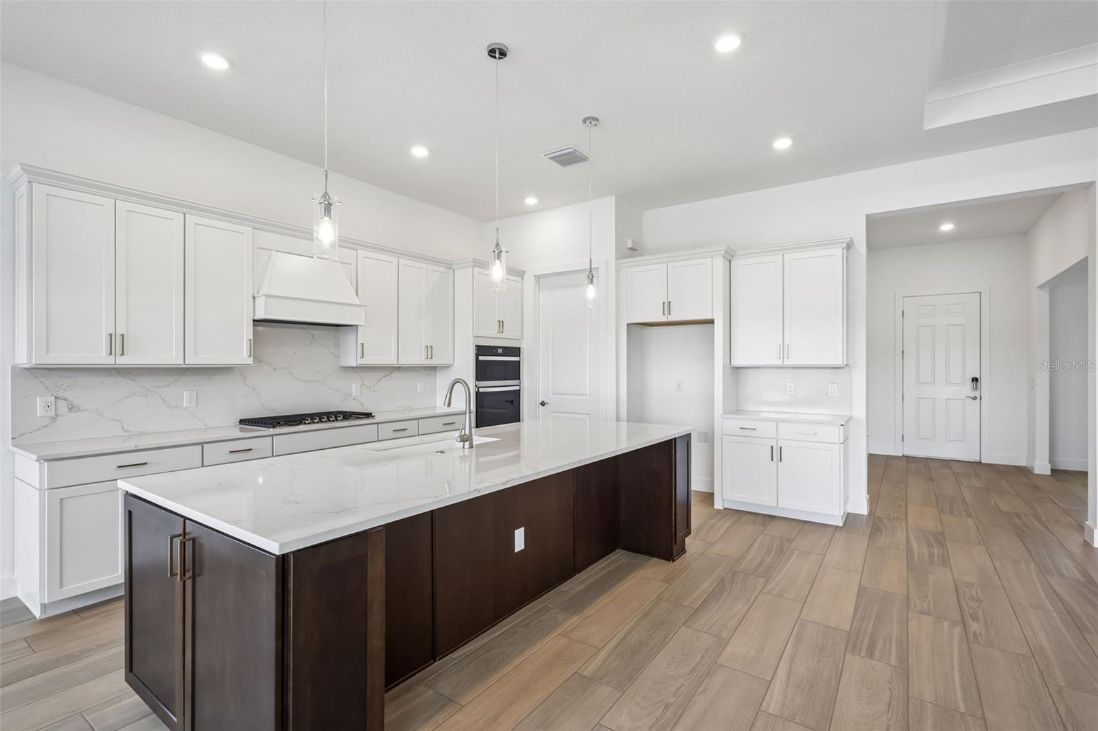 16694 Harvest Leaf Rd Property Photo 4