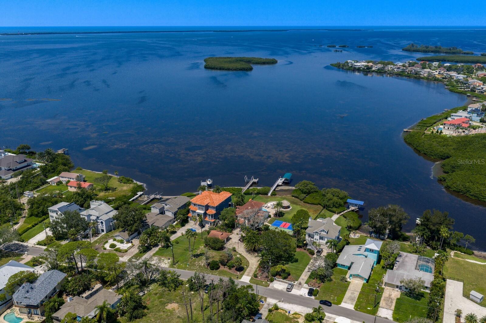 1632 Sea Breeze Dr Property Photo 3