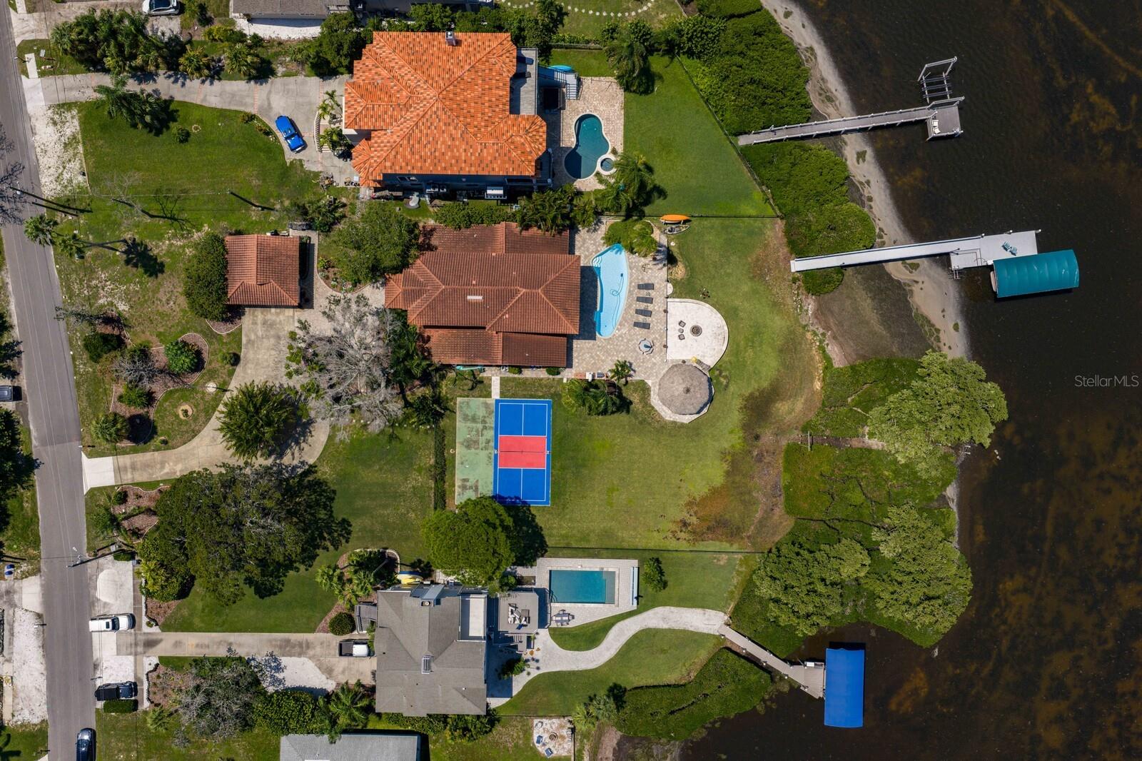 1632 Sea Breeze Dr Property Photo 4