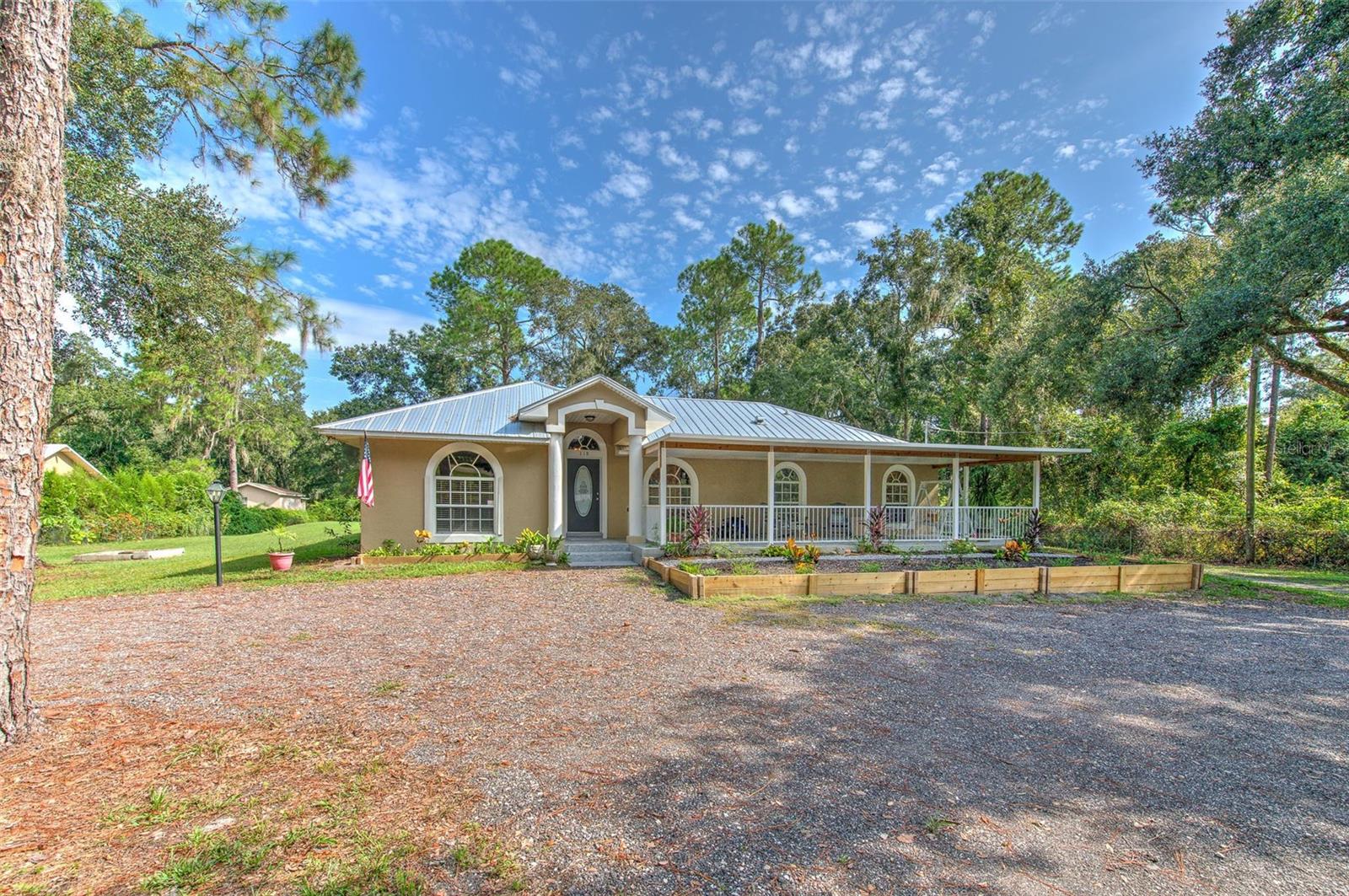 118 E Hunter Rd Property Photo 1