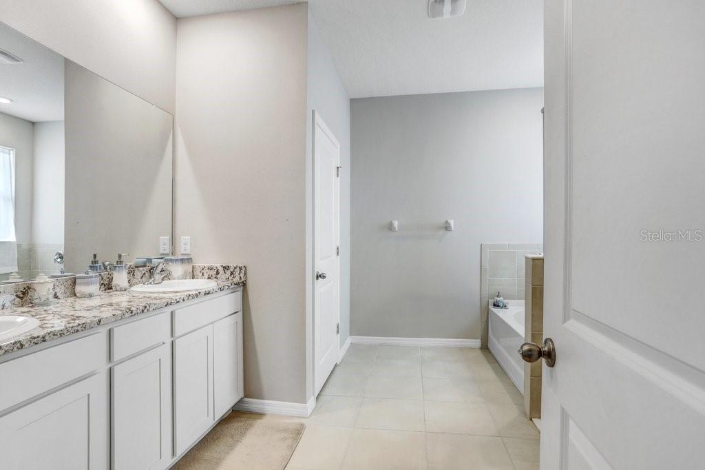 4013 Lively Coral Pl Property Photo 20