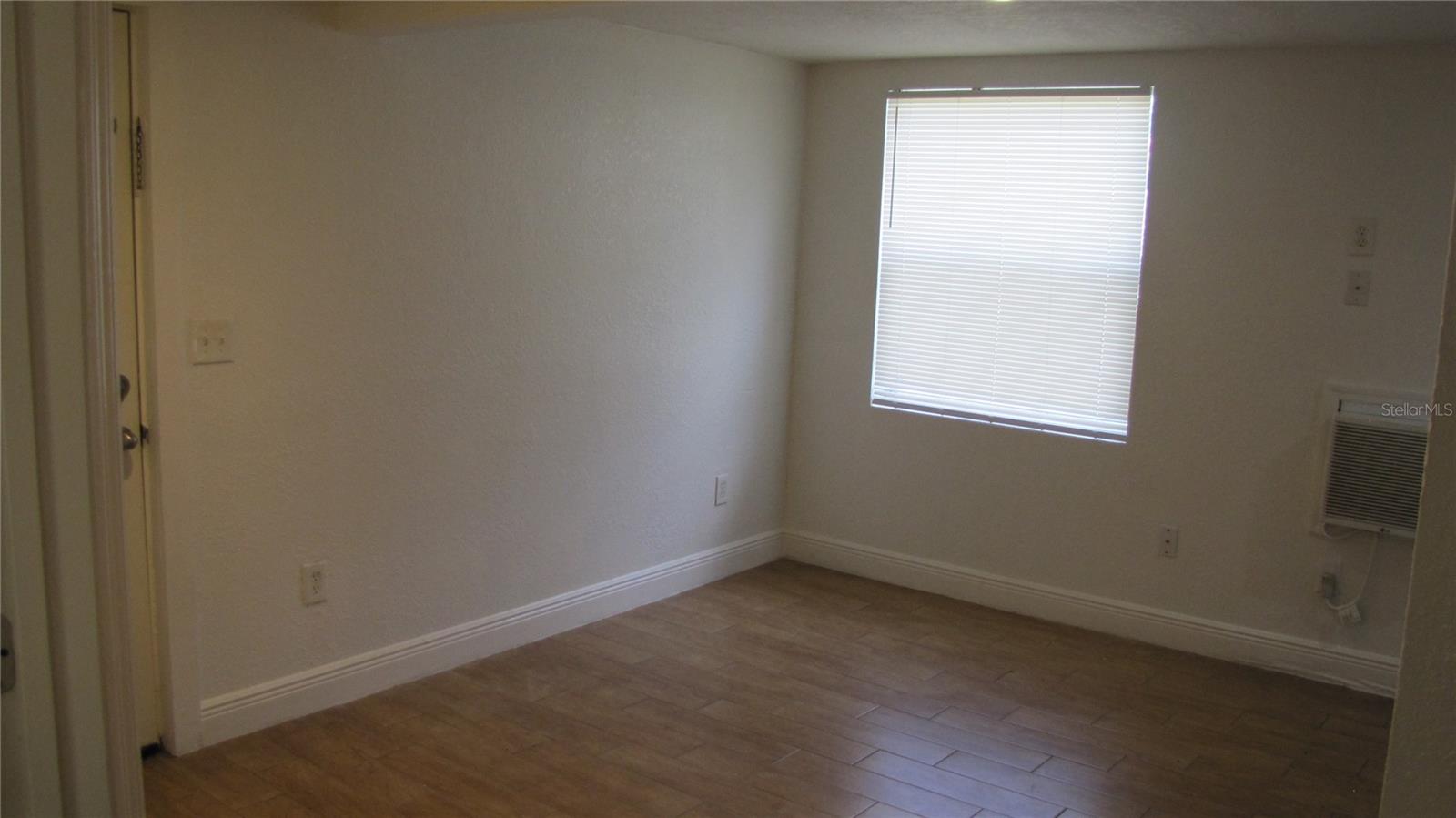 109 E Gladys St #d Property Photo 2