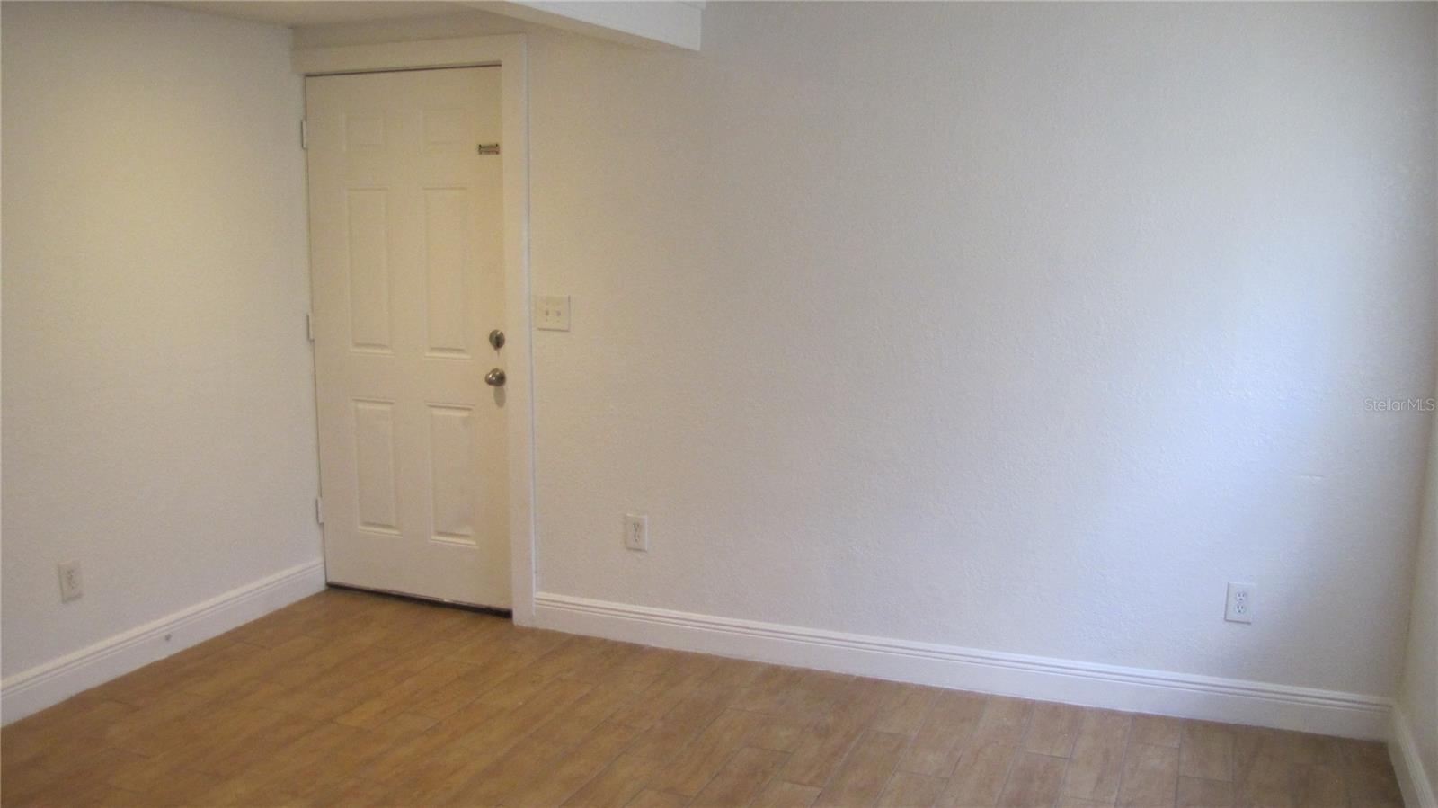 109 E Gladys St #d Property Photo 3