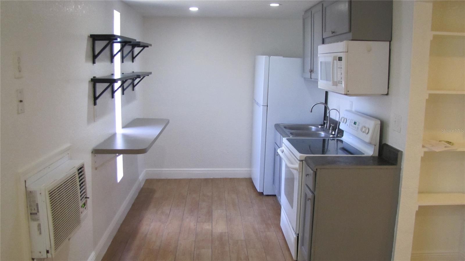 109 E Gladys St #d Property Photo 5