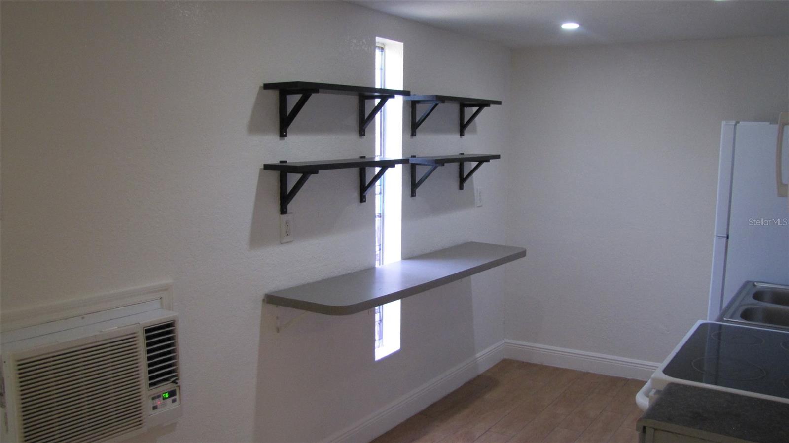 109 E Gladys St #d Property Photo 6