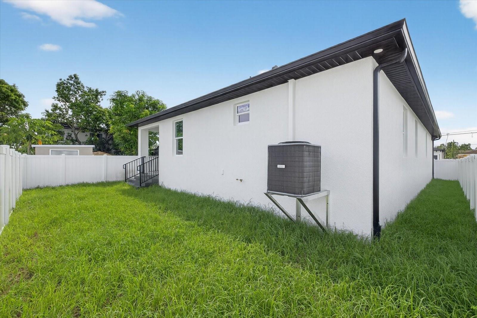 2719 W Saint John St Property Photo 44