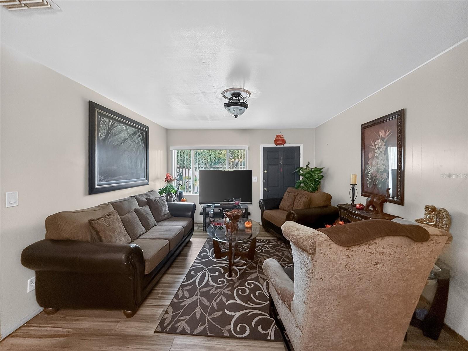 8009 Cornwall Ln Property Photo 5