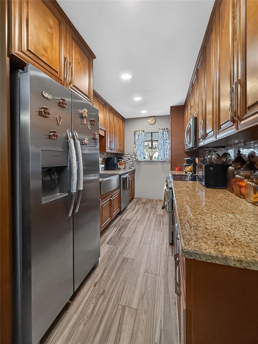 8009 Cornwall Ln Property Photo 9