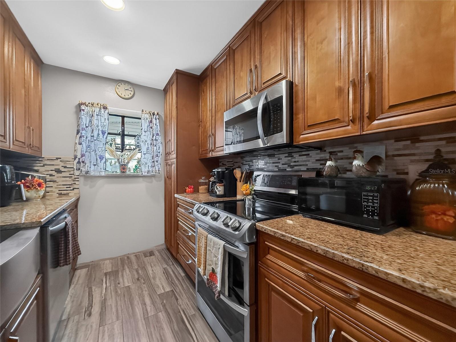 8009 Cornwall Ln Property Photo 11