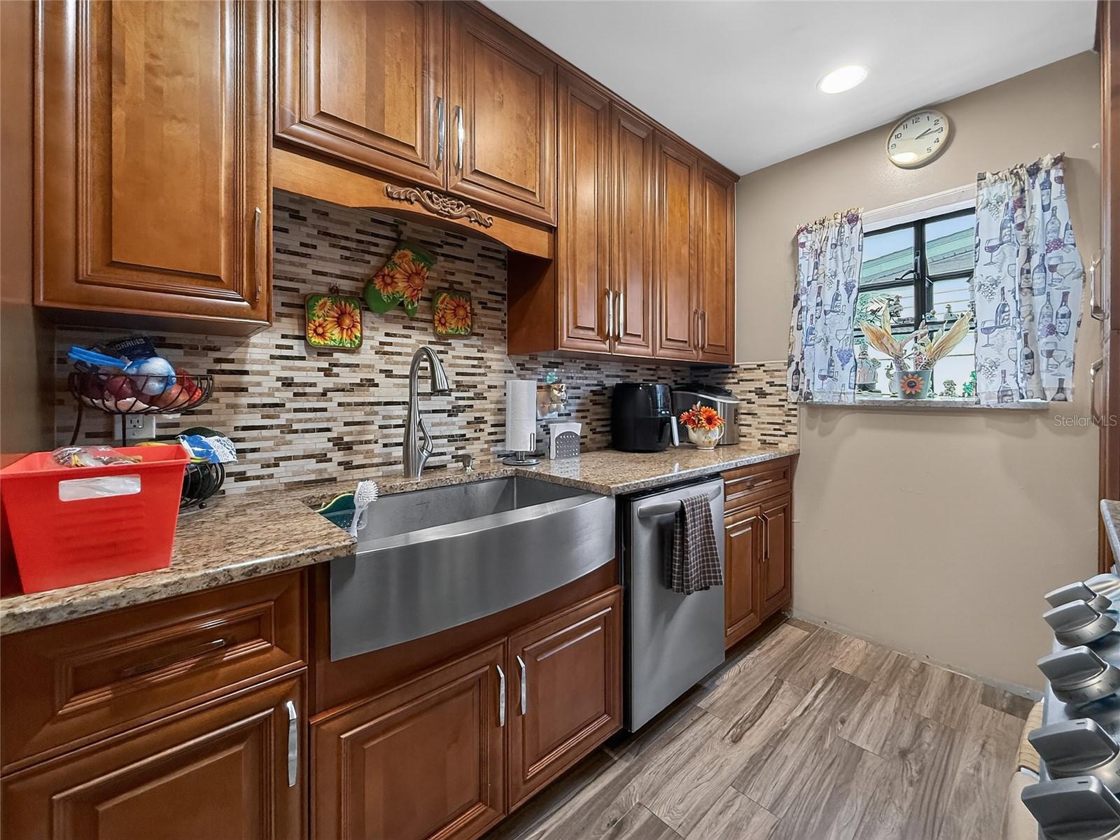 8009 Cornwall Ln Property Photo 12