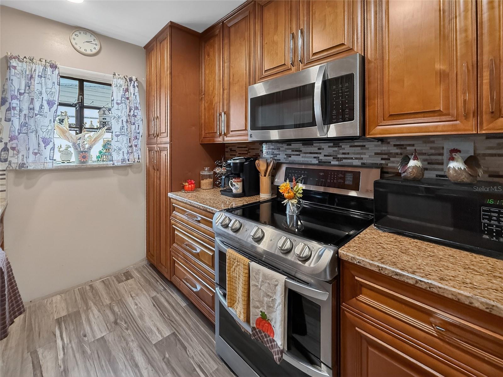 8009 Cornwall Ln Property Photo 13
