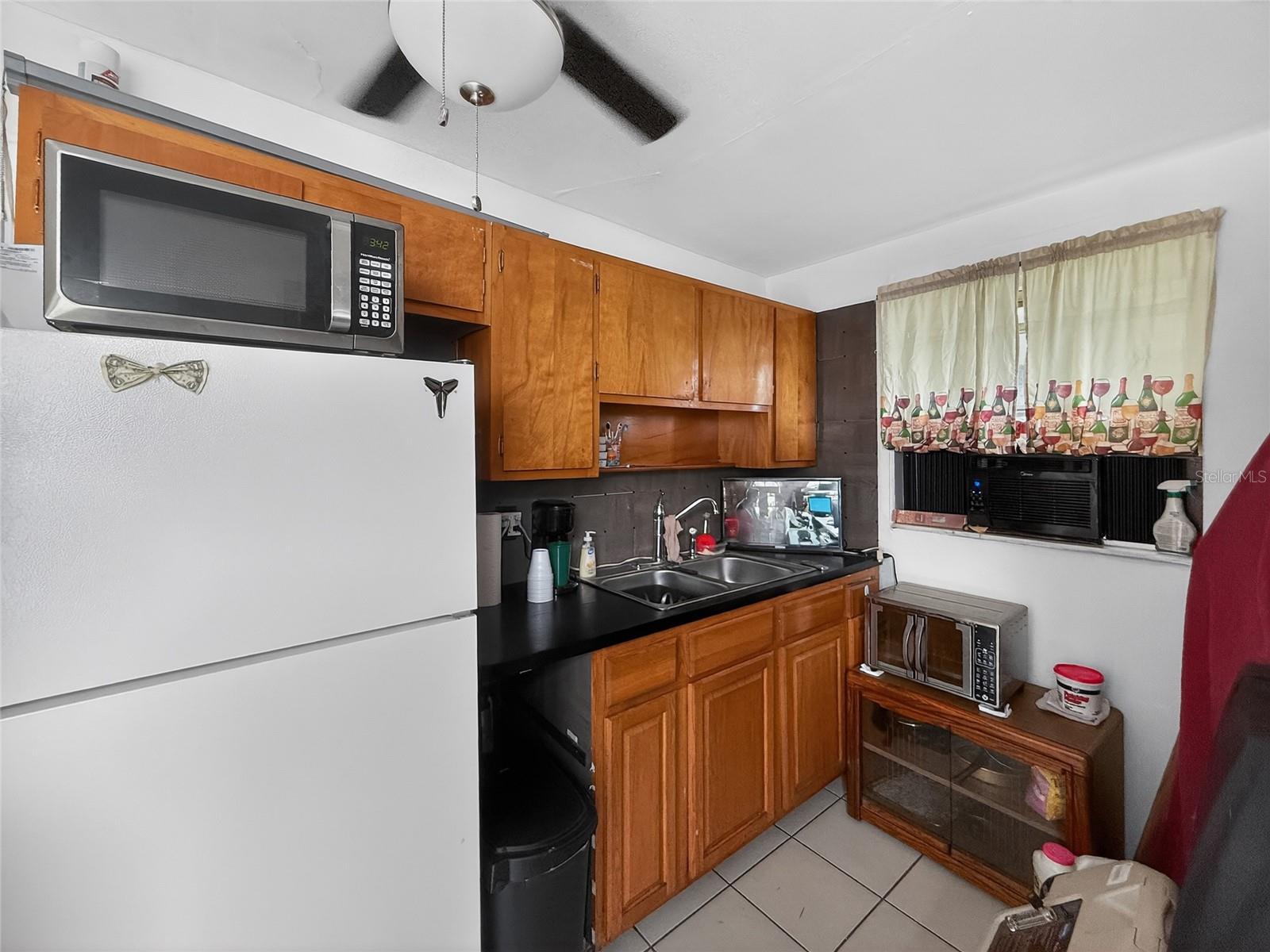 8009 Cornwall Ln Property Photo 17