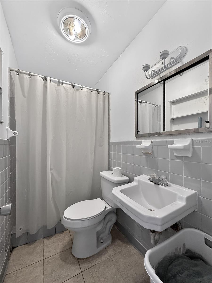 8009 Cornwall Ln Property Photo 21