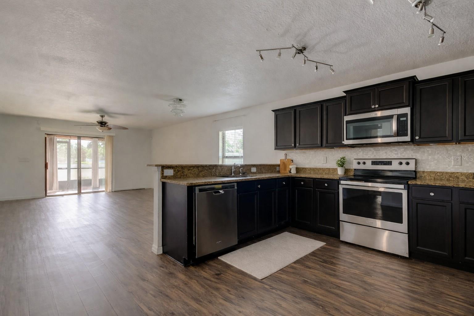 1739 Chatham Green Cir Property Photo 6