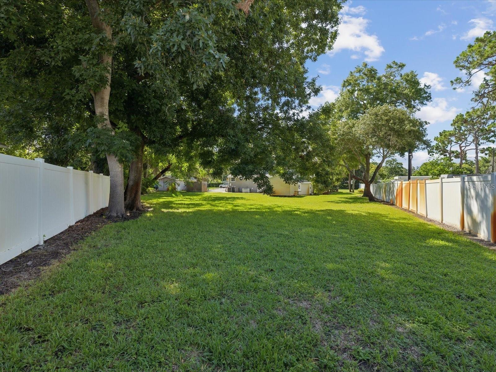 1055 Philippe Pkwy Property Photo 8