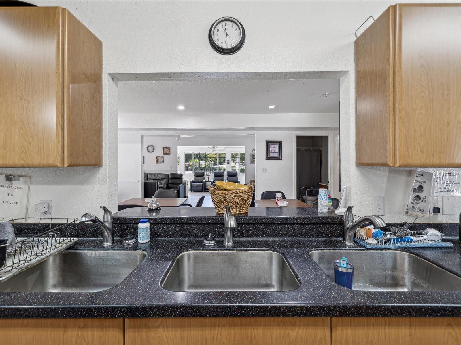 1055 Philippe Pkwy Property Photo 15