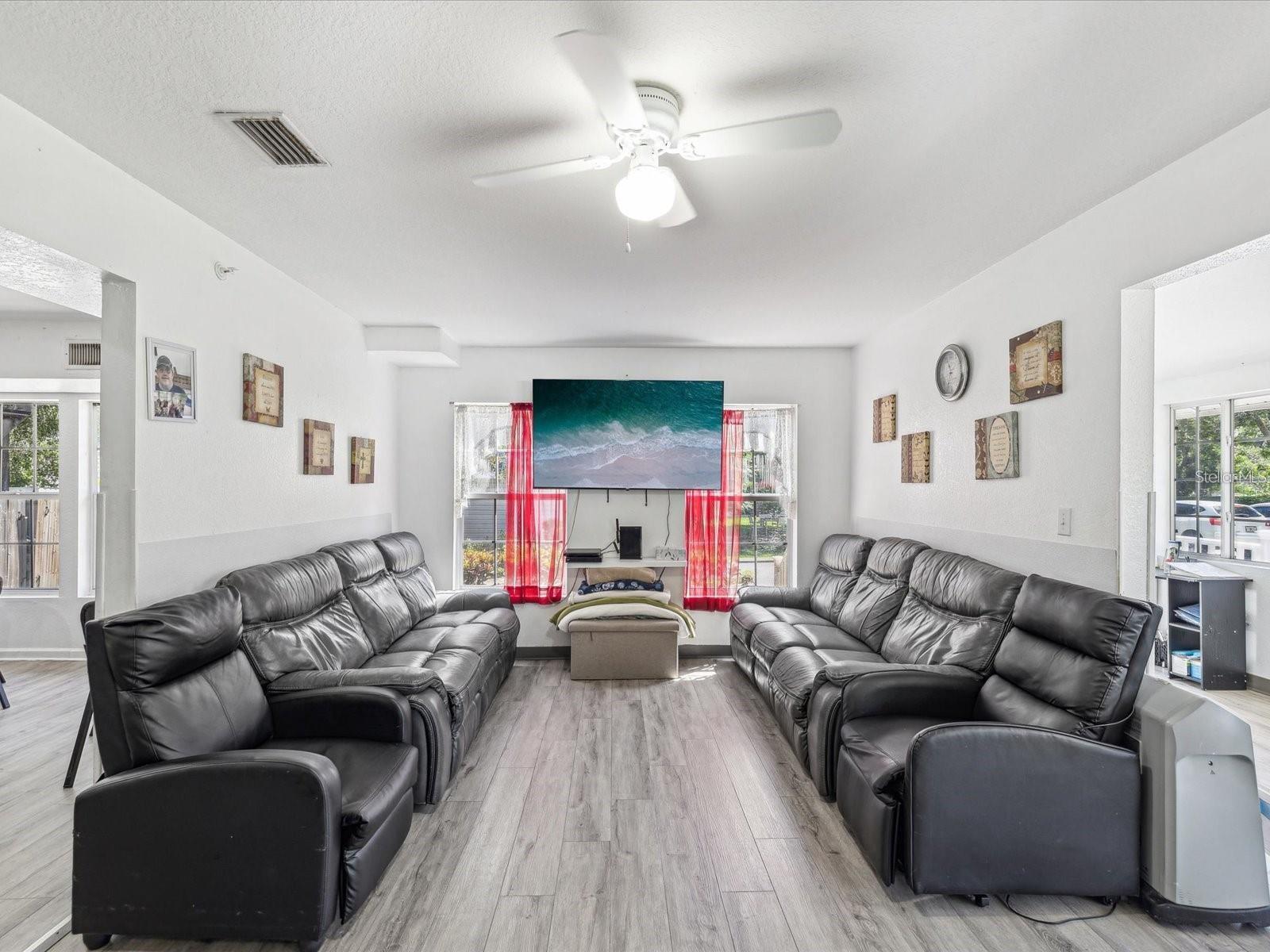 1055 Philippe Pkwy Property Photo 16